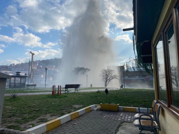 Foto - Zonguldak'ta içme suyu iletim hattına verilen zarar nedeniyle iş yerlerini su bastı