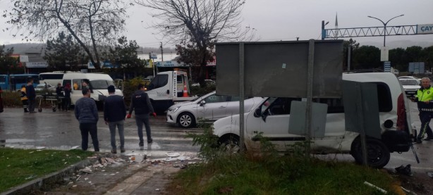Foto - Zonguldak'ta iki araç kafa kafaya çarpıştı