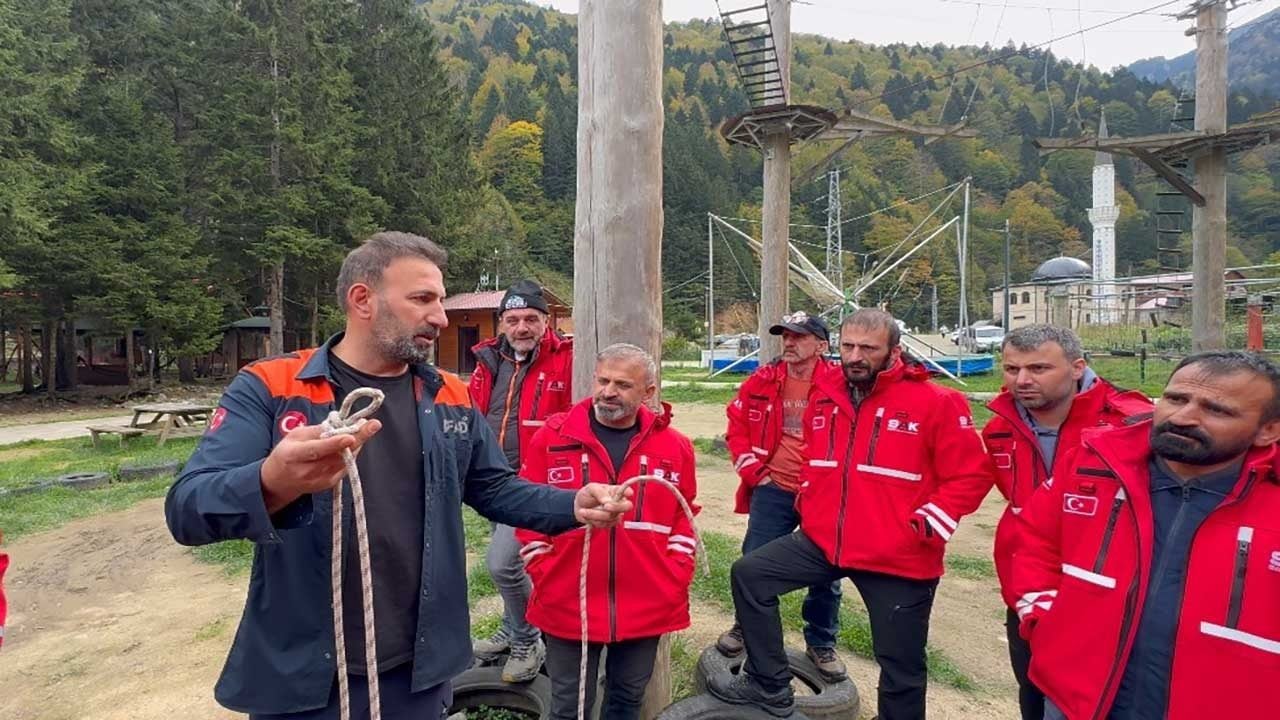 Foto - Zorlu coğrafyada can kurtarma seferberliği! Karadeniz’in afet geçidine 40 kişilik AFAD takviyesi