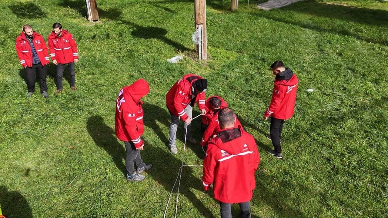 Foto - Zorlu coğrafyada can kurtarma seferberliği! Karadeniz’in afet geçidine 40 kişilik AFAD takviyesi