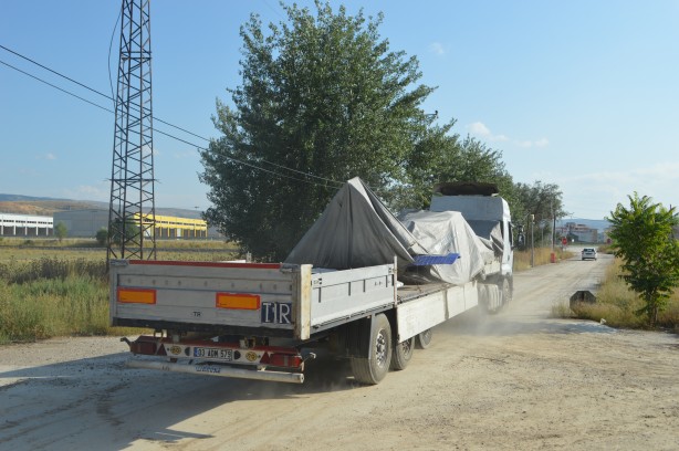 Foto - Zorunlu iniş yapan eğitim uçağı bölgeden götürüldü