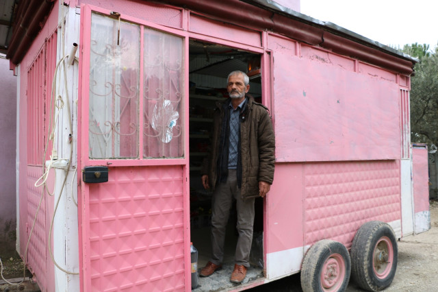 13 Yıldır Seyyar Bakkal Hizmeti Veren Muhtara Köy Halkı Dua Ediyor
