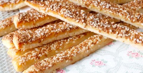 Çıtır çıtır susamlı çubuk kraker tarifi