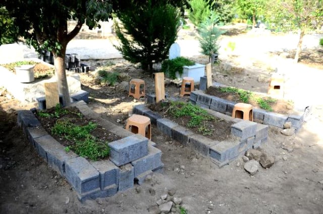Anneleri Tarafından Katledilen 3 Kardeş Yan Yana Defnedildi
