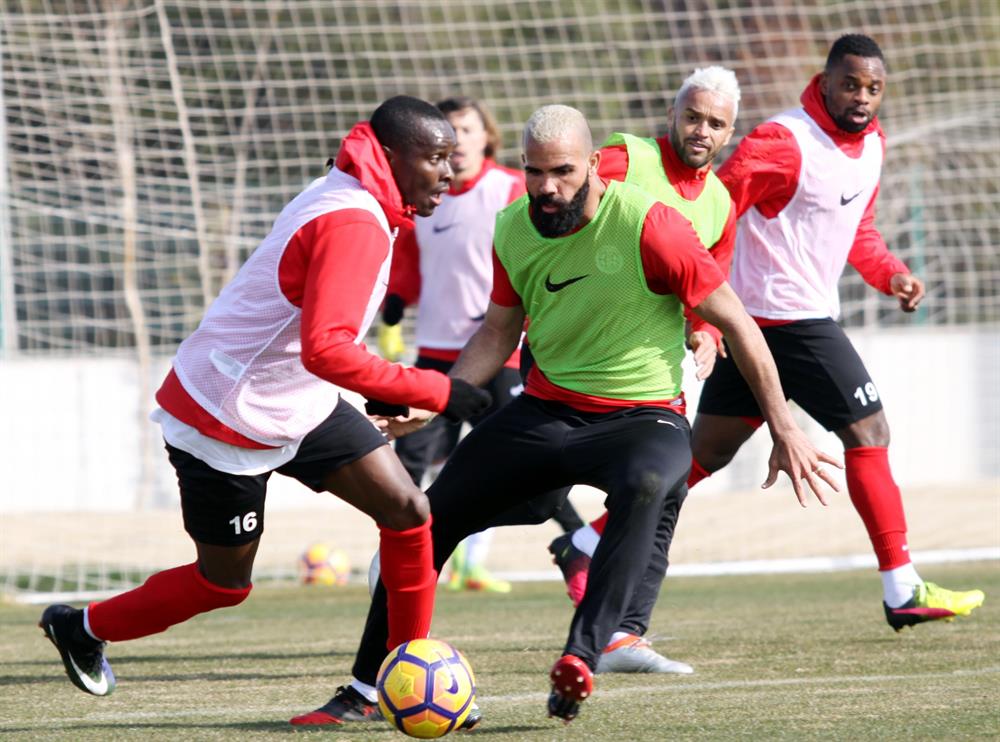 Antalyaspor’da yapılan çalışma taktik maçla sona erdi.