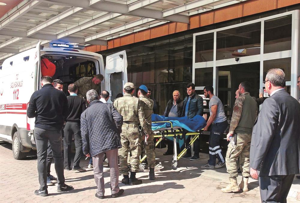 PYD'nin saldırısında yaralanan 4 askernAntep ve Kilis'tekinhastanelere kaldırıldı