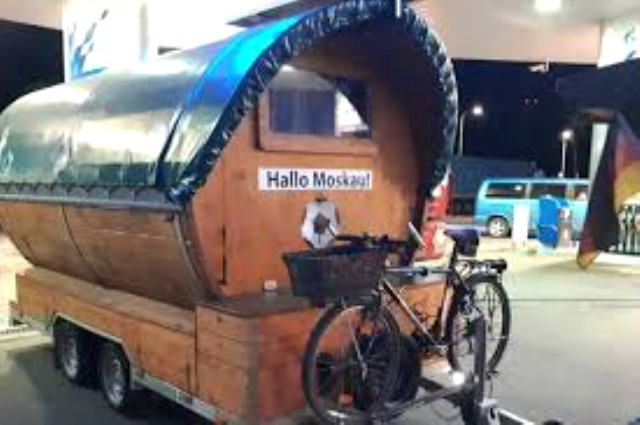 Çılgın Alman, Dünya Kupasını İzlemek İçin 82 Yaşındaki Traktörüyle Yollara Düştü