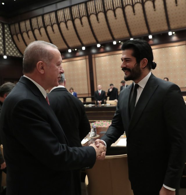 Cumhurbaşkanı Erdoğan 'Reis' Esprisiyle Ünlü Oyuncuyu Güldürdü