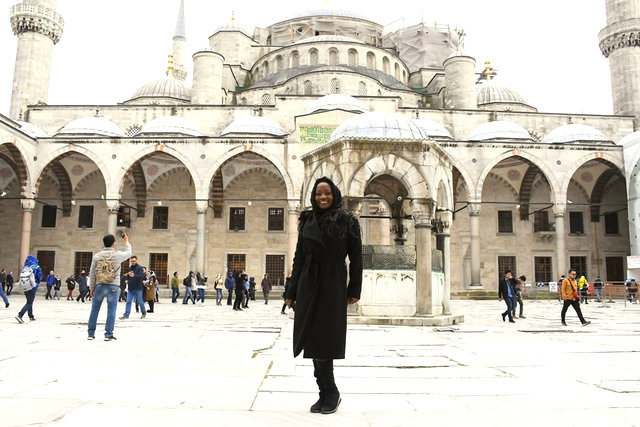 Dünyaca Ünlü Şarkıcı Della Miles, Müslüman Oldu