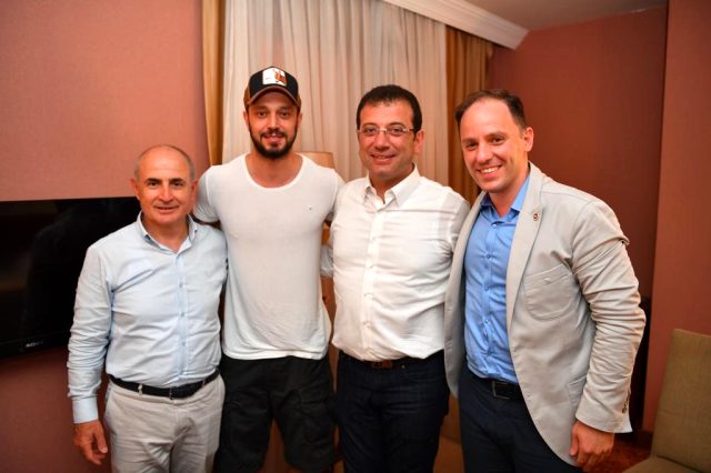 Ekrem İmamoğlu, seçim kampanyasına bağış yapan Murat Boz ile bir araya geldi