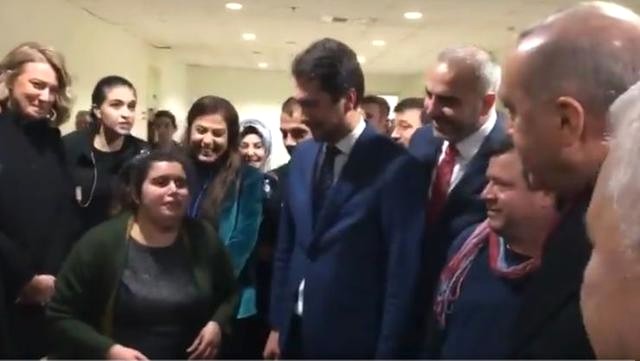 Erdoğan Partililerin Arasında Görünce Şaşkınlığını Gizleyemedi: Tutku, Burada Ne İşin Var Kız?
