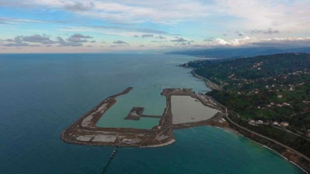 Erdoğan'ın Yakından Takip Ettiği Rize-Artvin Havalimanı Projesinde Çalışmalar Devam Ediyor