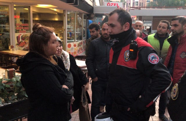 <a class='keyword-sd' href='/genc/' title='Genç'>Genç</a> Kadının Çığlıklarını Duyan Vatandaşlar, Kapkaççıyı Yakalayıp Meydan Dayağı Attı