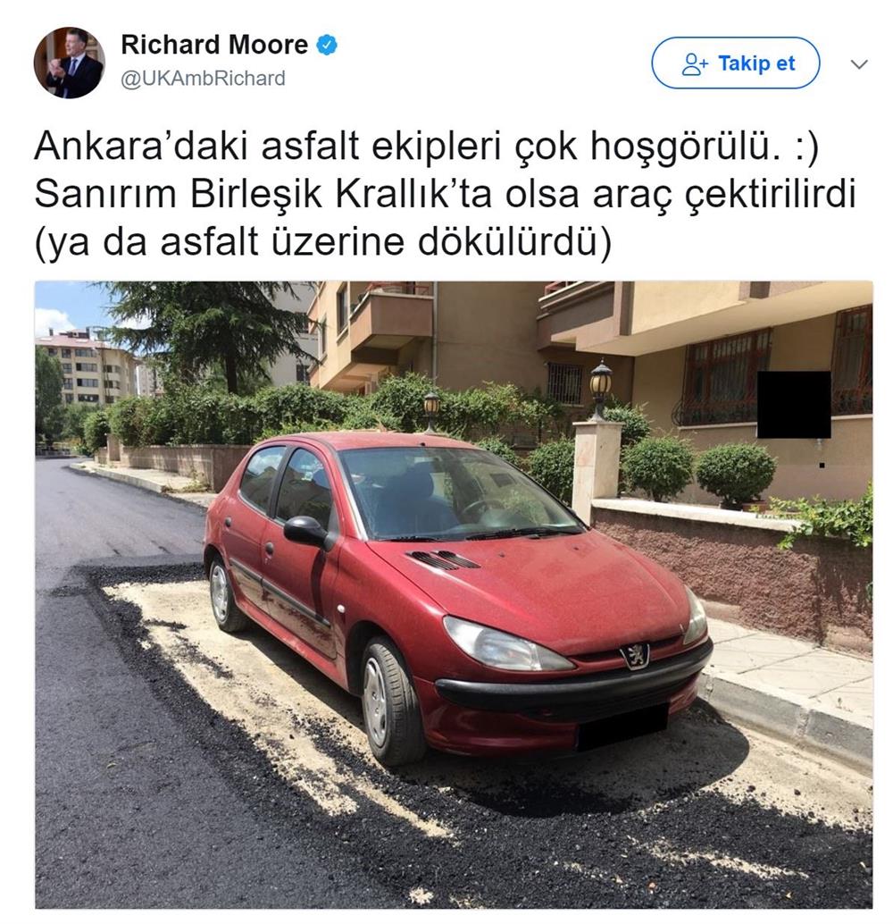 Moore, bu paylaşımını hem İngilizce hem Türkçe yaptı.