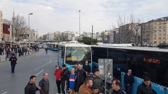İntihar Girişimi İzleyen Vatandaşlar ile Polis Birbirine Girdi