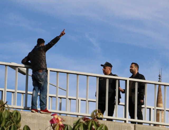 Çılgın Aşığın Silahlı İntihar Girişimi, Özel Harekat Polisini Alarma Geçirdi