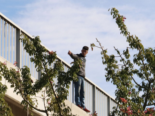 Çılgın Aşığın Silahlı İntihar Girişimi, Özel Harekat Polisini Alarma Geçirdi