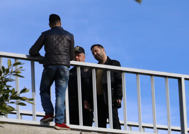 Çılgın Aşığın Silahlı İntihar Girişimi, Özel Harekat Polisini Alarma Geçirdi