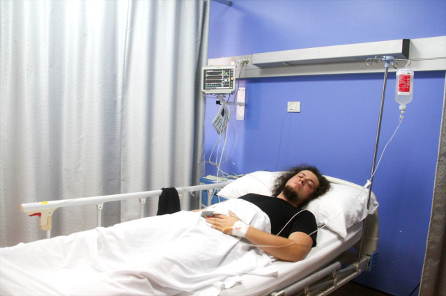 İlisyonist Aref'in Kendisini Isıran Kobraya 1.5 Yıldır Baktığı Ortaya Çıktı
