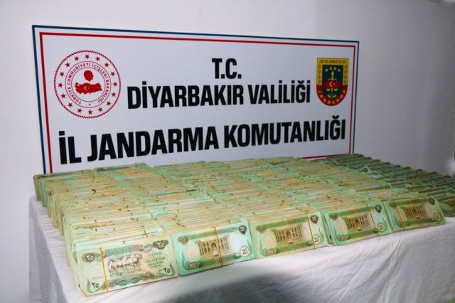 Türkiye'ye Yasa Dışı Yollardan Sokulan Irak Dinarı Ele Geçirildi
