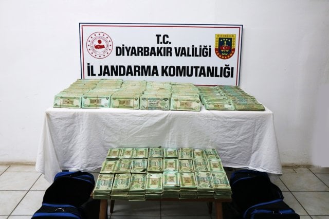 Türkiye'ye Yasa Dışı Yollardan Sokulan Irak Dinarı Ele Geçirildi