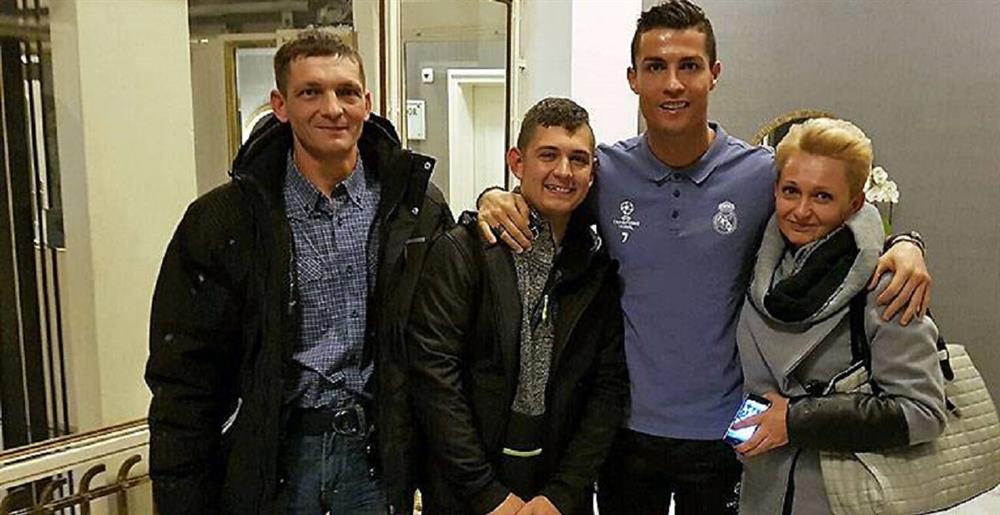 Cristiano Ronaldo yaşanan olayın ardından çocuğun tanışma isteğini kırmayıp 2014 yılında Real Madrid'in Borussia Dortmund'la oynayacağı maç öncesi David Pawlaczyc ile bir araya gelmişti.
