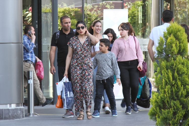 İranlı turistler bayramda Van'a akın etti