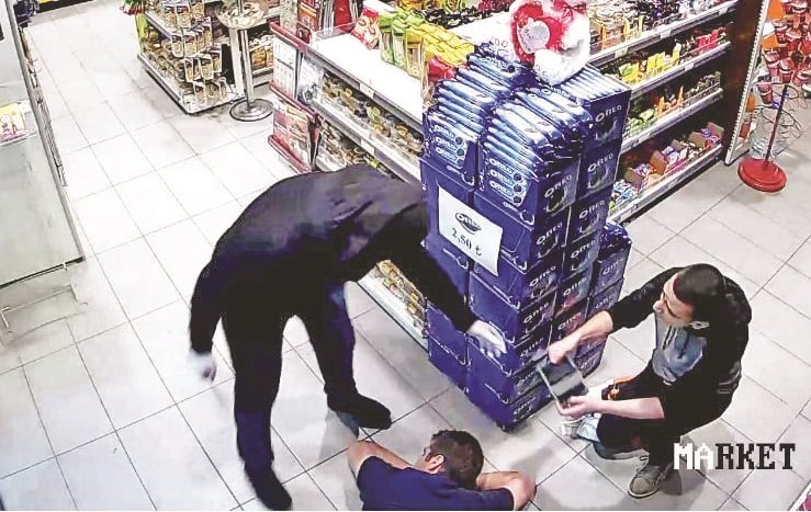 Müşteriyi yere yatırdılar