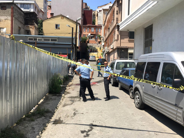 Şişli'de Hareketli Dakikalar! <a class='keyword-sd' href='/polis/' title='Polis'>Polis</a> Vurduğu Hırsız Kanlar İçinde Yakalandı