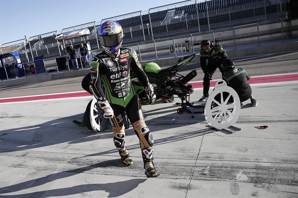 Sofuoğlu bu sezon çıktığı ilk yarışında talihsiz bir şekilde yarış dışı kaldı..