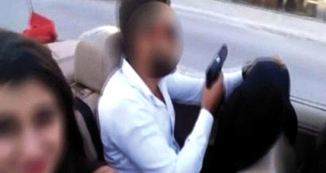 <a class='keyword-sd' href='/turkiye/' title='Türkiye'>Türkiye</a>'nin Konuştuğu Maganda Damat ile Sağdıç Yakaladı!