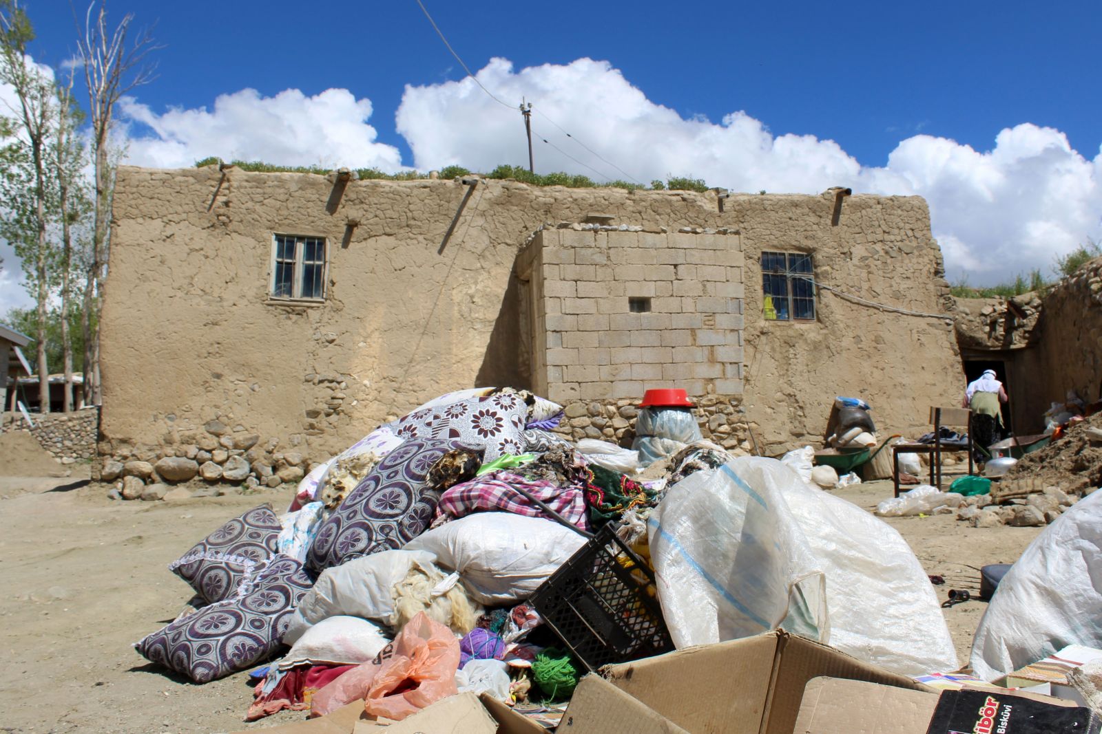 van da kendi kendine yanan evlerin sirri cozulemiyor van da kendi kendine yanan evlerin sirri cozulemiyor