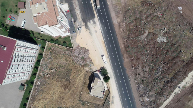 İstediği Parayı Alamayınca Evi Yolun Ortasında Kaldı!