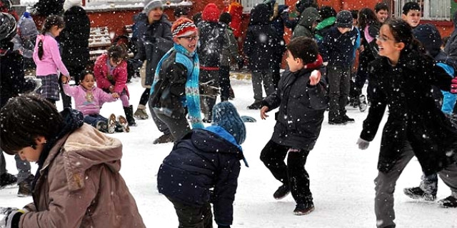 Yoğun Kar Yağışı Nedeniyle 2 İlde Eğitime Ara Verildi! İşte O İller