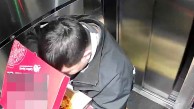 Akıllara durgunluk veren olay! Pizzanın malzemelerini yiyip asansöre tuvaletini yapan kuryeye ibretlik ceza!