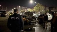 Alev alan otomobil park halindeki 3 araca zarar verdi