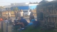 Antalya'da tur minibüsü, kamyonet ve otomobil çarpıştı: 15'i turist 17 kişi yaralandı