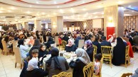 Bakan Bak, Sultanbeyli'de 5 bin genç ile iftar yaptı! Müjdeler verdi