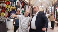 Başkan Akpınar restorasyonu tamamlanan tarihi kapalı çarşıda esnafla buluştu