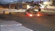 Belediyenin açtığı çukur otomobili yuttu