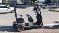 Devrilen elektrikli motosikletteki 3 kişi yaralandı