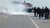 Edirne-Kırklareli yolunda seyir halindeki iş makinesi alevlere teslim oldu