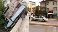 Elazığ'da faciadan dönüldü: Kamyonet bahçeye uçtu