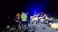 Erzincan-Sivas yolunda iki tırın karıştığı kazada ortalık savaş alanına döndü