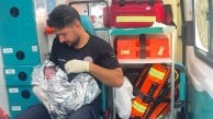 Hastaneye götürülürken yolda doğum yaptı: Ailenin 7’nci Aslan’ı ambulansta geldi