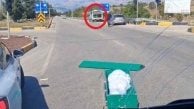 Işıklarda inanılmaz olay: Cenaze aracından yola tabut düştü!
