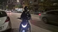 Kadın sürücü motosikletlinin üzerine yürüdü!