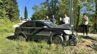 Kastamonu’da otomobil direğe çarptı: 3 yaralı