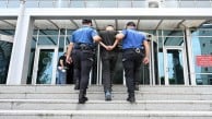 Kırmızı bültenle aranan hükümlü havalimanında polisten kaçamadı