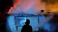 Kullanılmayan ev alev alev yandı